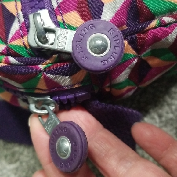 Super Cute Kipling Crossbody In Retired Kaleidoscope Triangle Pattern - Picture 9 of 12